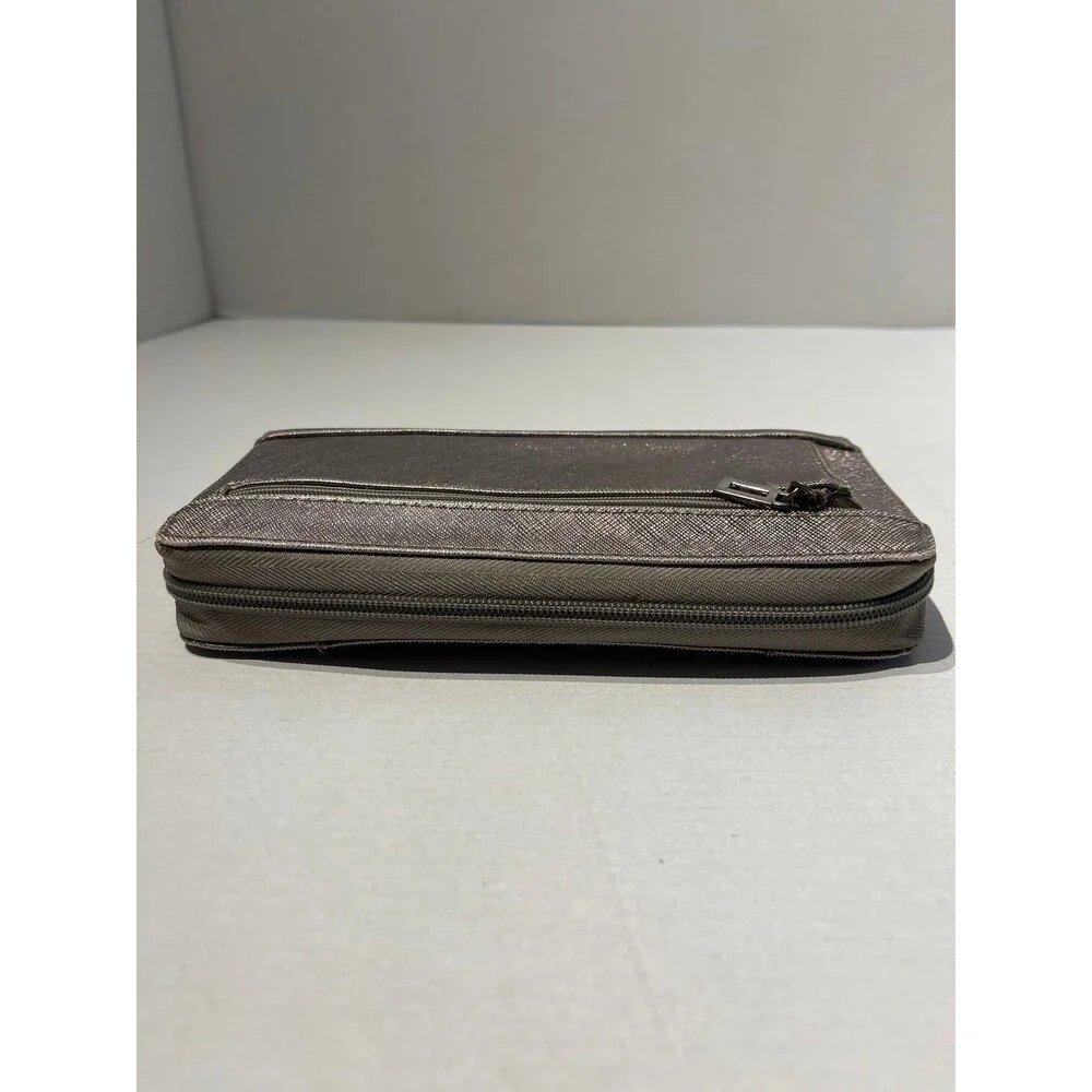 Guess Wallet - Picture 9 of 11